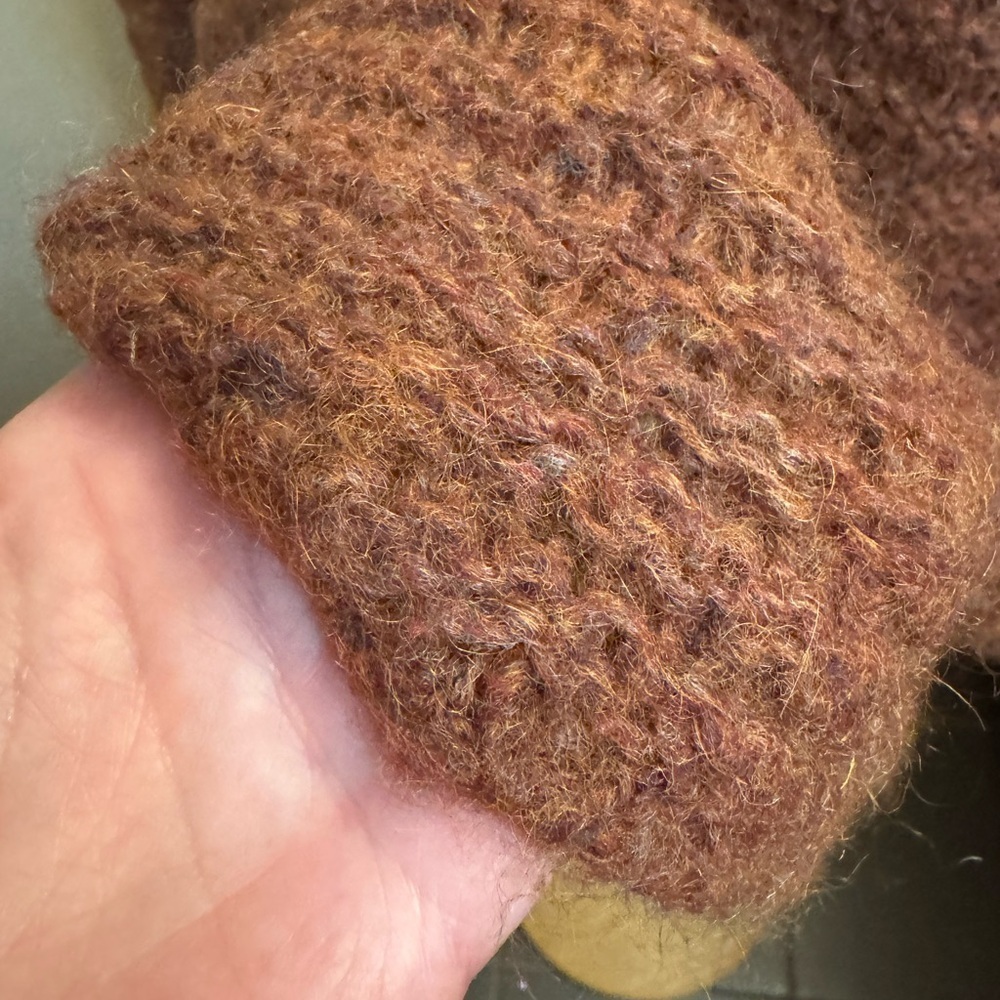 MOHAIR AND WOOL BIANCA B Italian Made V Neck Fluffy Sweater Size MED Cozy EUC - Picture 10 of 16